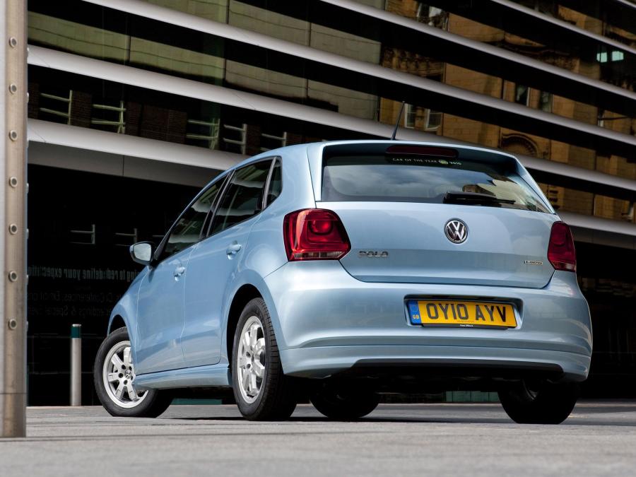  Volkswagen Polo 5-Door BlueMotion 2010 года  (UK) (фото 9 из 11)